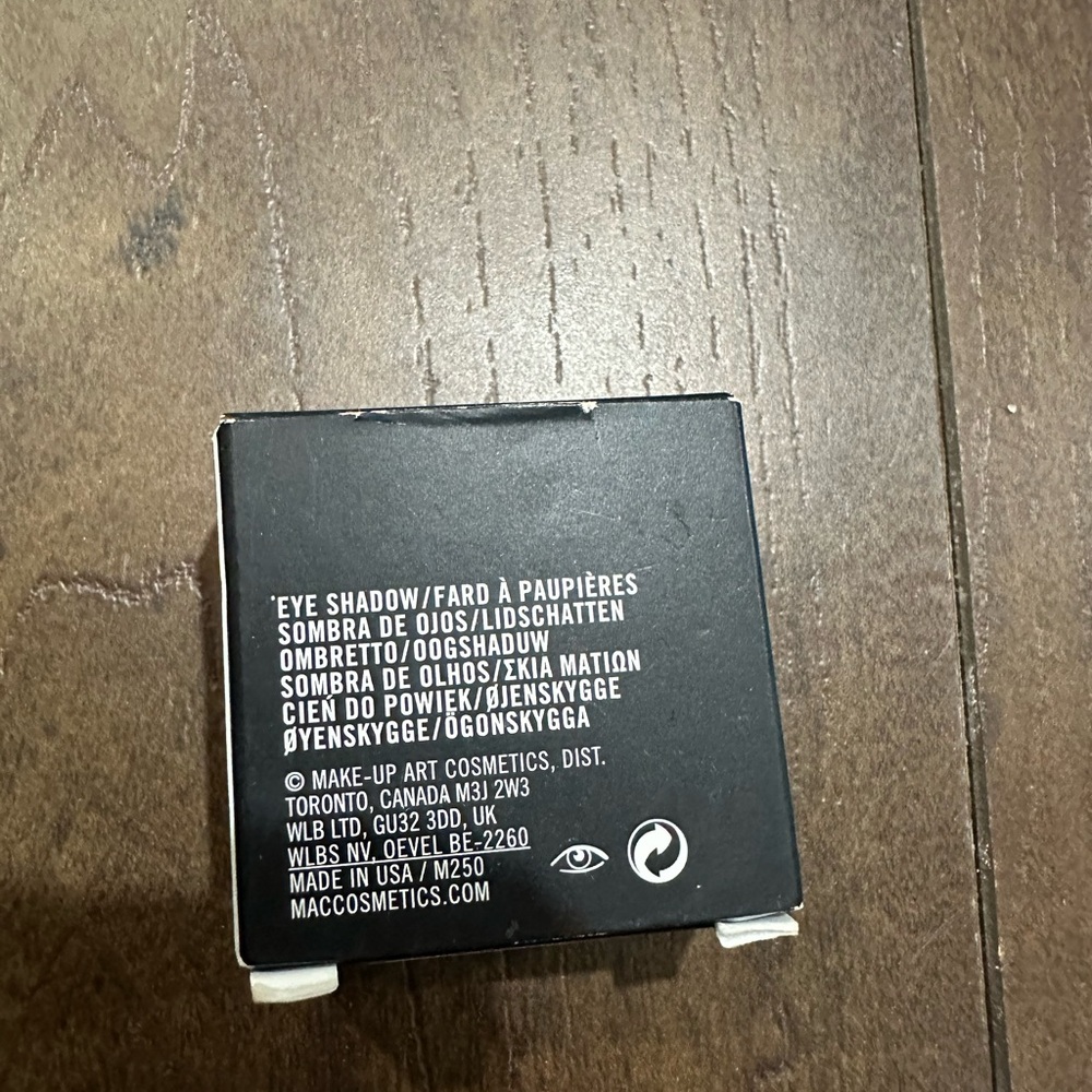MAC Eye Shadow - Picture 3 of 3